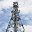Le gambe d'acciaio tubolari satelliti della torre 3 di Bts Fm ingraticciano le Telecomunicazioni